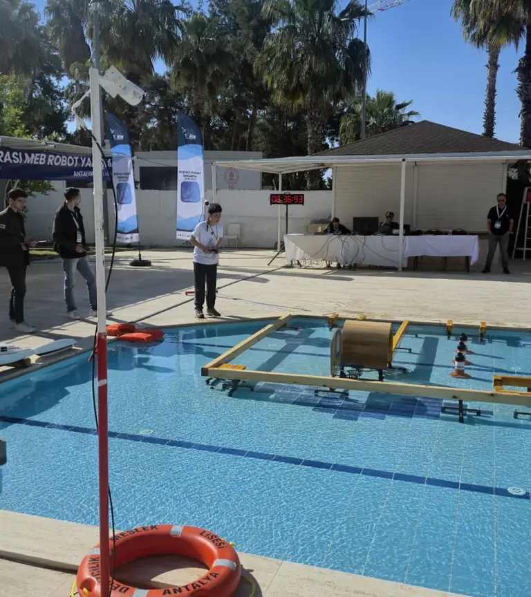 agvanin genc mucitleri antalya meb robot yarismasinda 03